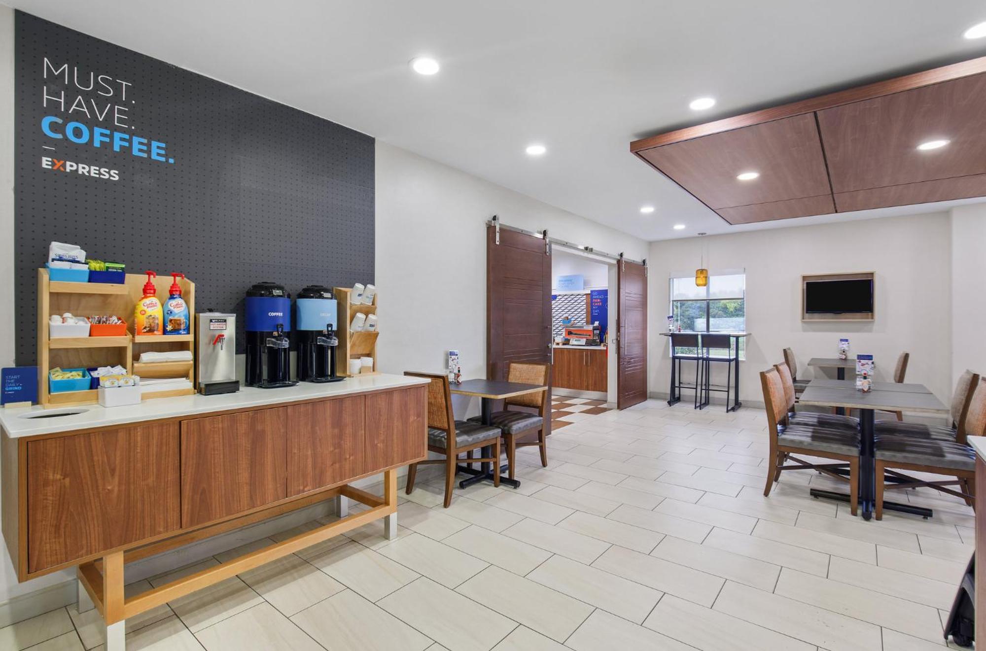 Holiday Inn Express & Suites Locust Grove By Ihg Екстериор снимка